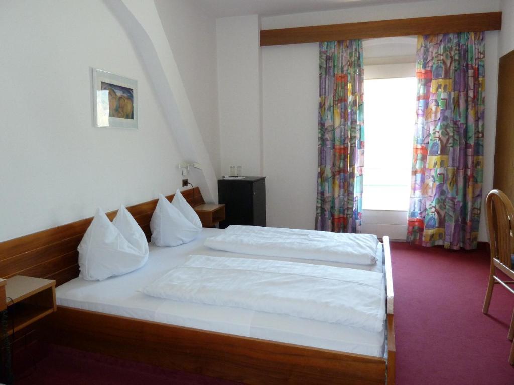 Hotel-Restaurant-Pizzeria Goldrainerhof Номер фото